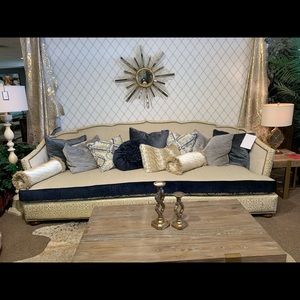 Meet your Posher, Caitlyn